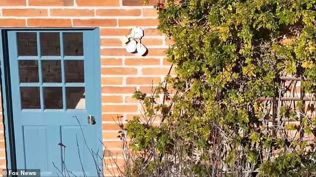 Missing Floodlight Linked to Ransom Note in Federal Search for Tucson Woman