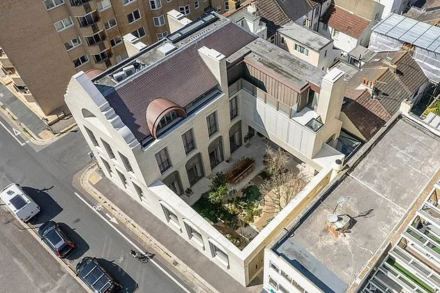 Dave Gilmour's £8.95m Hove Mansion Remains Unsold Amid Controversy and Community Resentment