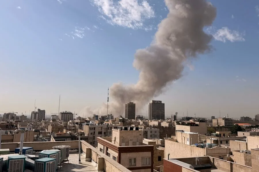 Iran Launches Major Offensive in Response to U.S.-Israel Operation, Escalating Gulf Tensions