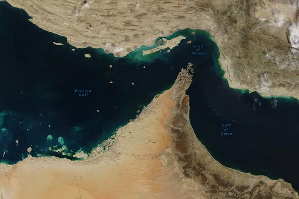 Iranian Commander Denies U.S. Navy Escort, Warns of Missile Response in Strait of Hormuz