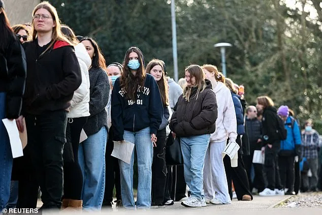 Experts urge urgent meningitis B vaccine strategy review for teens.