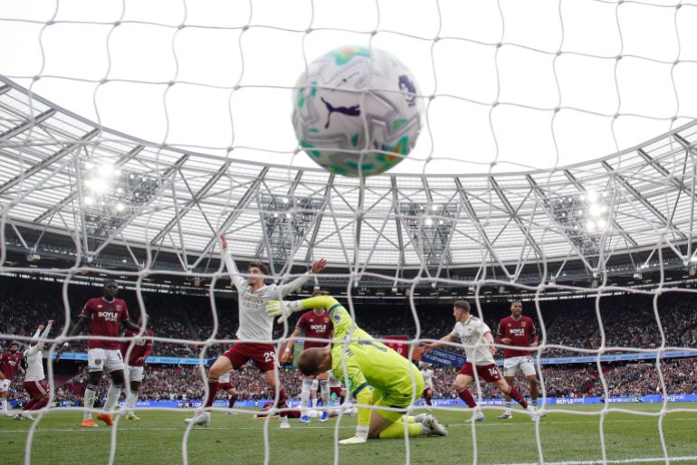 Arsenal chase historic Premier League title in final week against City.